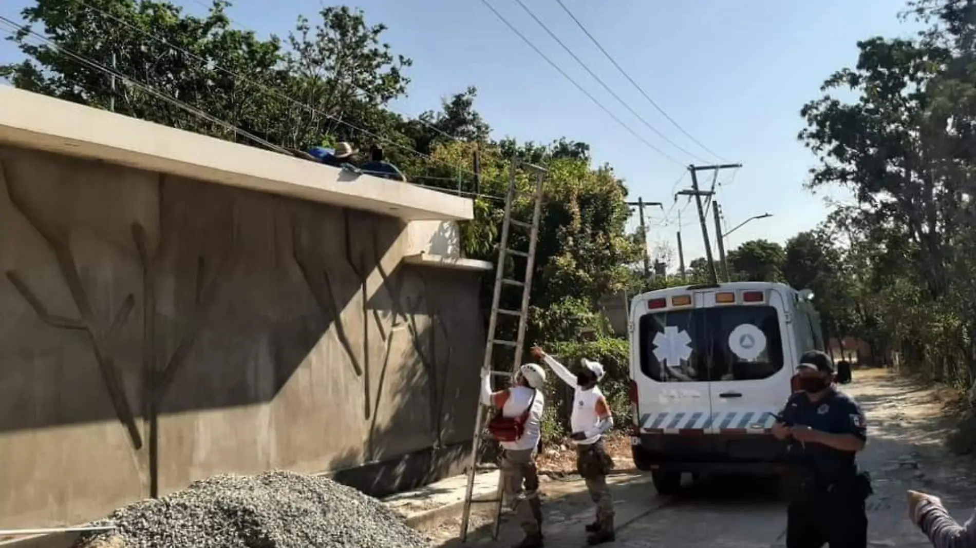 accidente laboral, hombre se electrocuta